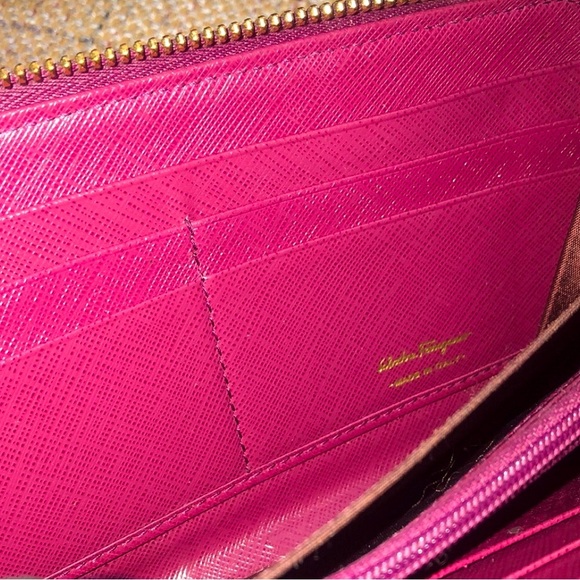 SALVATORE FERRAGAMO Gancini Fuchsia Leather Full Zip Continental Wallet WITH BOX - Picture 12 of 17